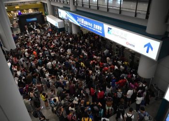 Lượng khách du lịch đến Hong Kong giảm mạnh - 1