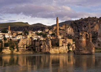 Nhấn chìm thành phố 12.000 năm xuống đập thủy điện - 1