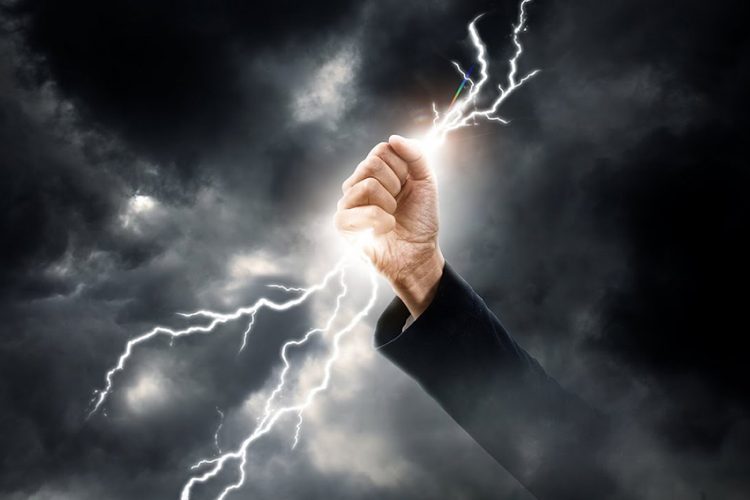 Kỳ lạ những người bị sét đánh không chết