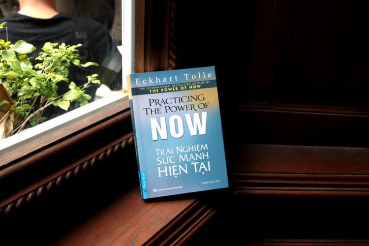 Sách Trải nghiệm sức mạnh hiện tại - "phương thuốc" hóa giải mọi nỗi đau, tận hưởng cuộc sống - 1