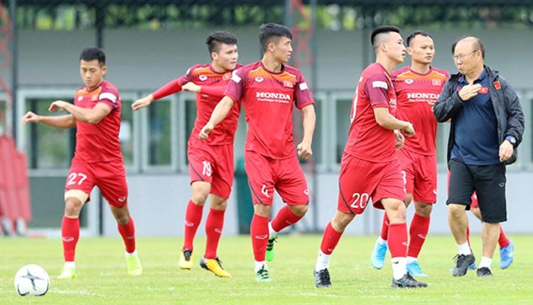 19h00 ngày 5/9: Thái Lan- Việt Nam: Xưng "Vương" trên sân khách - 1