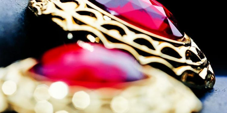 Trang sức hồng bảo thạch - Vua châu báu thần bí - 11