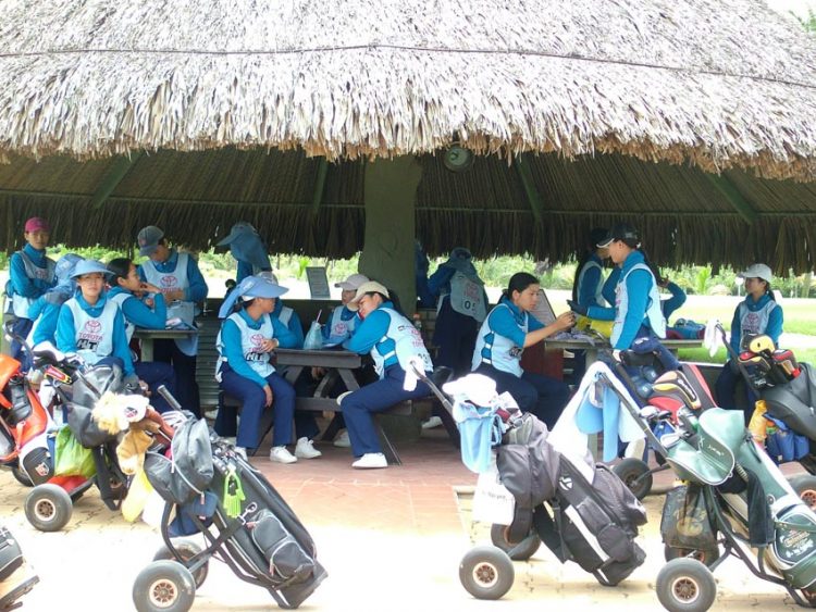 Từ caddy trở thành golfer - 1