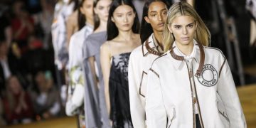 Tuần lễ thời trang London Xuân-Hè 2020 khai mạc giữa đám mây Brexit - 4