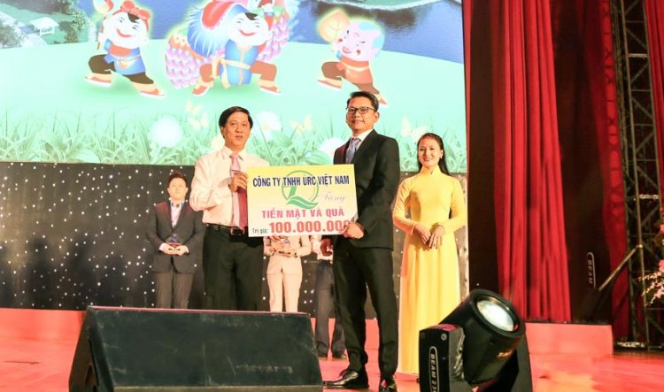 URC Việt Nam tài trợ học bổng cho HSSV nghèo tỉnh Bình Dương nhân dịp Trung thu 2019