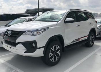 Cận cảnh Toyota Fortuner TRD giá 1,2 tỉ đồng tại Việt Nam - 1