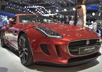 [VMS 2019] Cận cảnh Jaguar F-Type phiên bản R Convertible giá 13 tỷ đồng tại Việt Nam