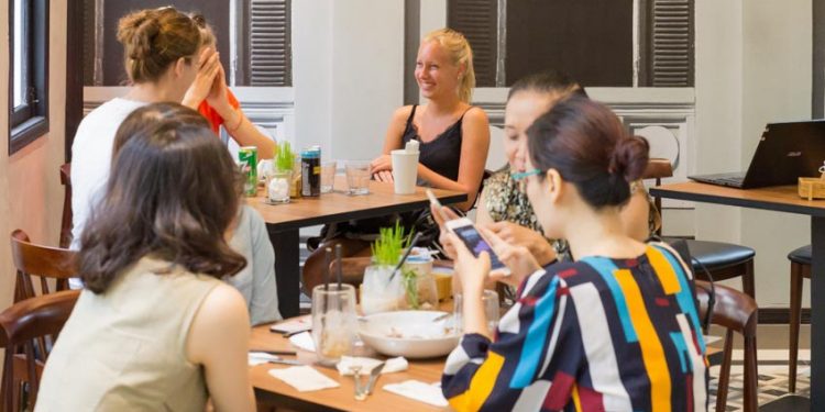 Ai trả tiền? - 2