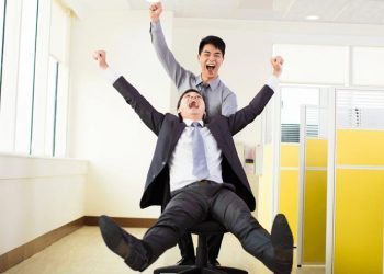 Cười và chữa bệnh với yoga cười -3