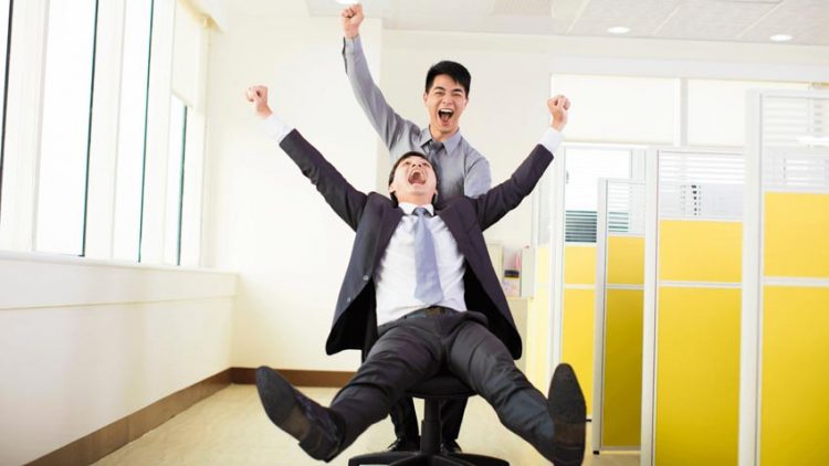 Cười và chữa bệnh với yoga cười -3