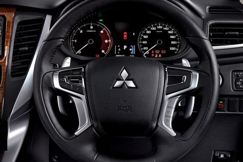 Mitsubishi Pajero Sport giảm giá gần 100 triệu đồng tại Việt Nam - 02