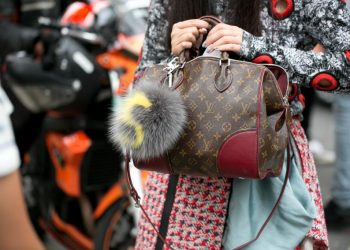 Tại sao đồ hiệu lại đắt đỏ hơn cả ở Trung Quốc? - 1