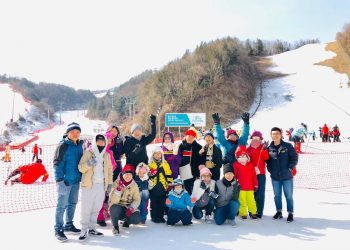 Đón giáng sinh, thỏa thích trượt tuyết ở Hàn Quốc - 1