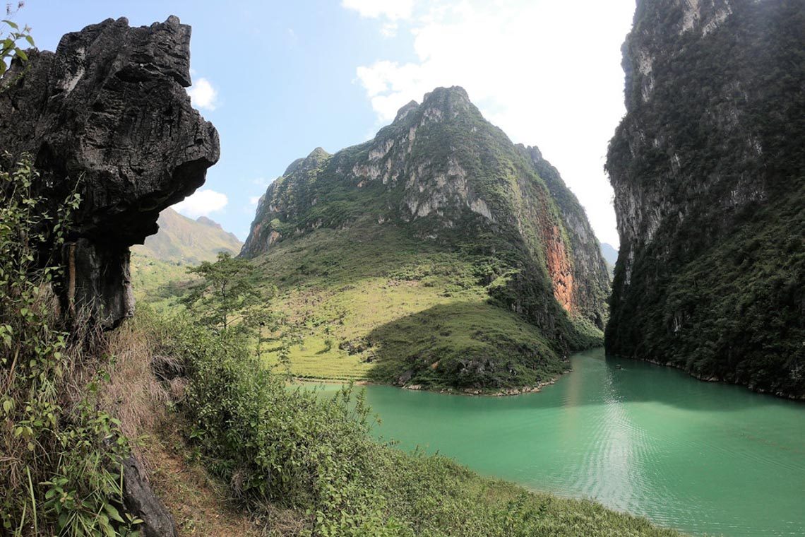 Sững sờ dòng sông Nho Quế xanh mướt, dịu dàng giữa núi đá - 7