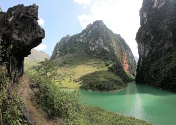 Sững sờ dòng sông Nho Quế xanh mướt, dịu dàng giữa núi đá - 7