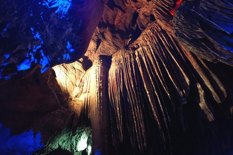 Động Bích Đào đẹp huyền ảo như chính câu chuyện lưu truyền trong dân gian. Ảnh: Ngọc Thắng