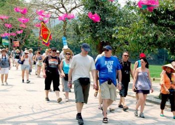 Du lịch phập phồng chờ cuối năm - 2