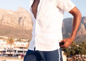 Nam Phi: Biến chai nhựa phế thải thành sản phẩm thời trang - 1