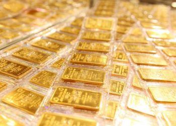 Giá vàng trong nước giảm mạnh - 2