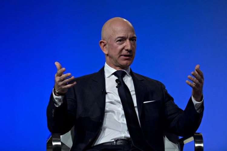 Mất 7 tỷ USD, Jeff Bezos trả ngôi giàu nhất thế giới cho Bill Gates