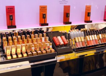 Khai trương cửa hàng YSL Beauty Station tại Diamond Plaza, TP.HCM - 1