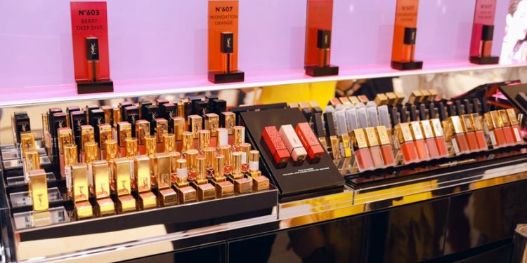 Khai trương cửa hàng YSL Beauty Station tại Diamond Plaza, TP.HCM - 1