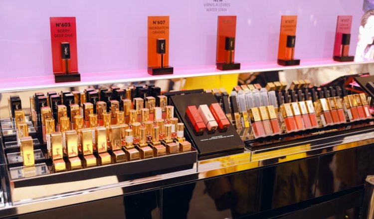 Khai trương cửa hàng YSL Beauty Station tại Diamond Plaza, TP.HCM - 1