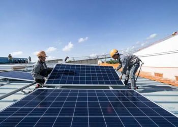 Nghịch lý điện mặt trời: gần 50% công suất bị “đổ bỏ”