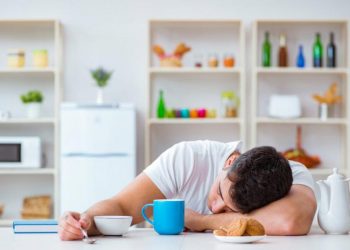 Ngủ trưa ngay sau ăn gây ra nhiều bệnh nguy hiểm, gồm cả ung thư - 1