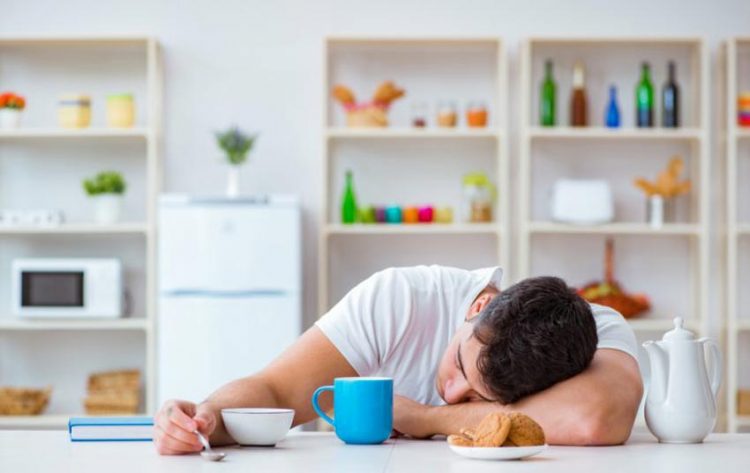 Ngủ trưa ngay sau ăn gây ra nhiều bệnh nguy hiểm, gồm cả ung thư - 1