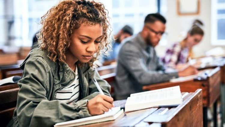 Từ nguy cơ vỡ nợ đến lo lót đầu vào đại học - 1