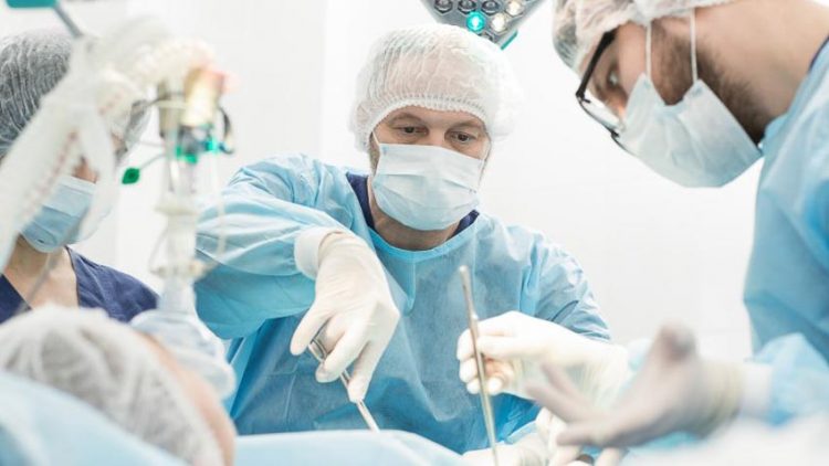 Những sơ suất kinh hoàng nhất của bác sĩ - 7