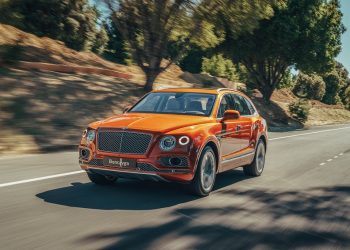 Bentley bắt đầu giao hàng mẫu xe điện khí hóa đầu tiên Bentayga Hybrid - 6