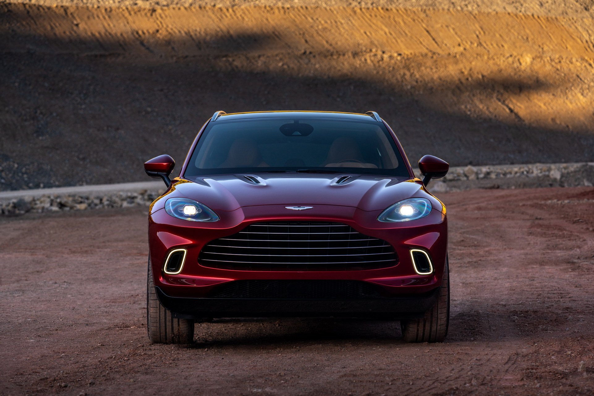 Aston Martin DBX - SUV siêu sang đầu tiên dành cho các đại gia - 21