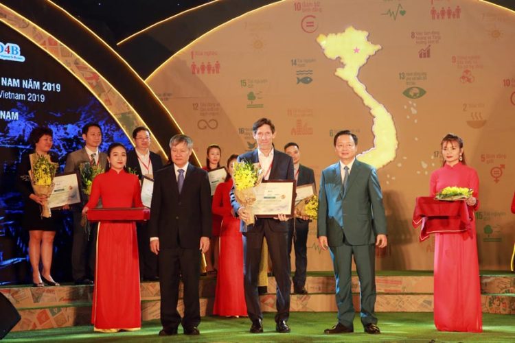 Tetra Pak được công nhận Top 10 doanh nghiệp bền vững ngành sản xuất năm 2019 -2