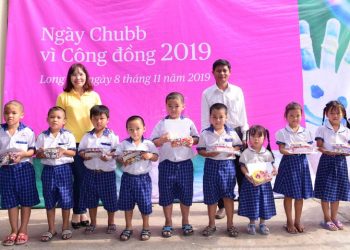 Tập đoàn Chubb tặng học bổng cho học sinh tỉnh Long An -2