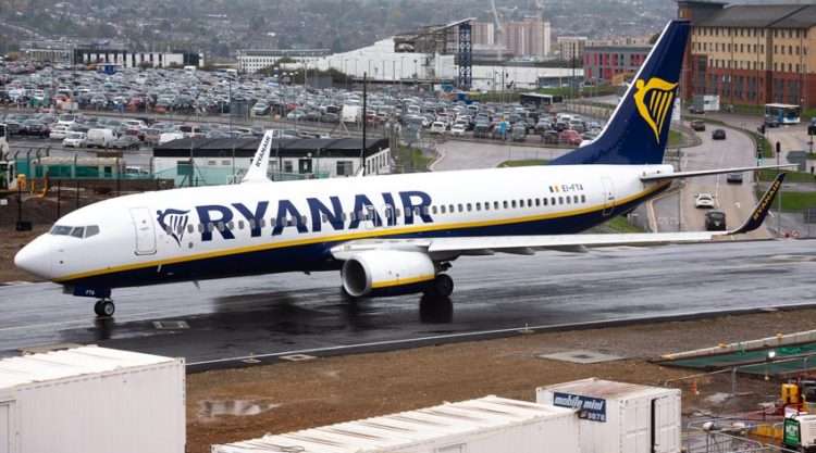 Hãng hàng không Ryanair phát hiện vết nứt trên một số máy bay Boeing 737NG-1