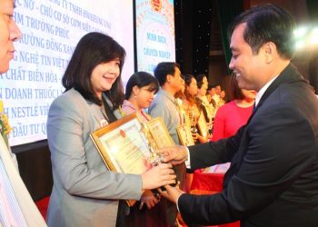 Nestlé Việt Nam nhận bằng khen của Tổng cục Thuế-1