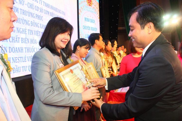 Nestlé Việt Nam nhận bằng khen của Tổng cục Thuế-1