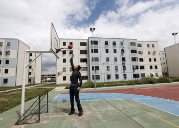 Người đàn ông (đang sống) có bàn chân lớn nhất thế giới-4