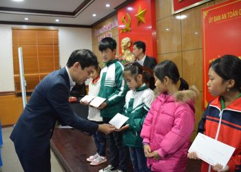 Quỹ Toyota Việt Nam trao tặng Học bổng “Vòng tay nhân ái” trị giá hơn 400 triệu đồng tại tỉnh Lạng Sơn. -3