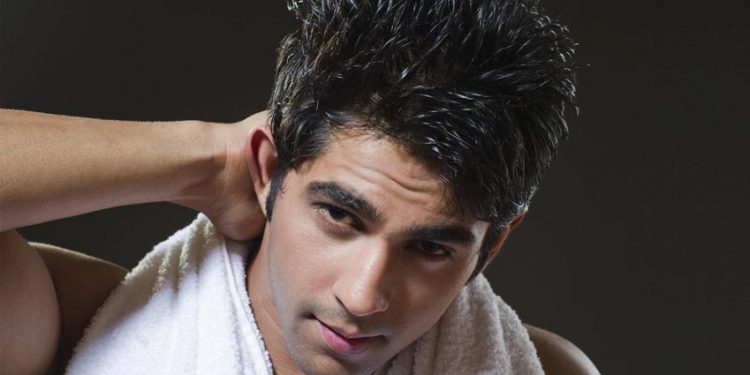 Sử dụng sản phẩm tạo kiểu tóc nam -8