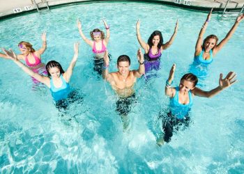 Tập thể thao dưới nước-1