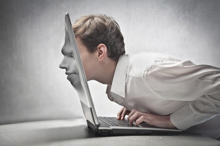 “Trốn” vào cái máy vi tính-3