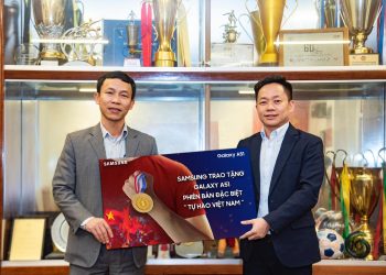 Samsung tặng Galaxy A51 Phiên bản đặc biệt “Tự hào Việt Nam” cho Đội tuyển Bóng đá Nam và Nữ