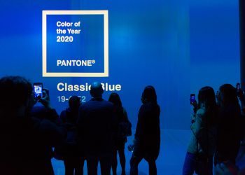 Classic blue - Màu xanh cổ điển không chỉ là màu của năm 2020 - 1