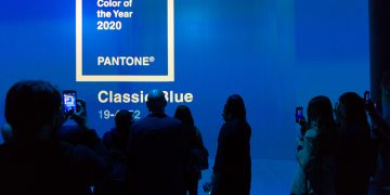 Classic blue - Màu xanh cổ điển không chỉ là màu của năm 2020 - 1