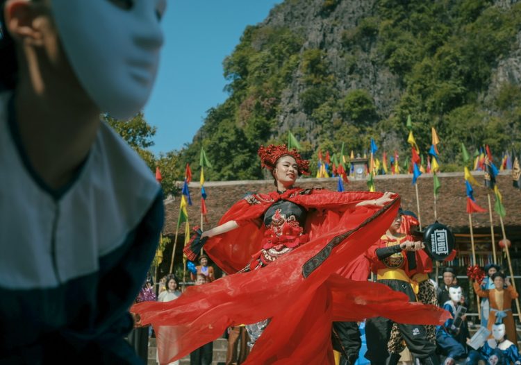 Hoàng Thùy Linh phát hành MV Duyên Âm - 6