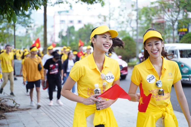 Hoa hậu Hoàn vũ Khánh Vân cùng 2 Á hậu nhận quà tặng từ Tea Resort - 3