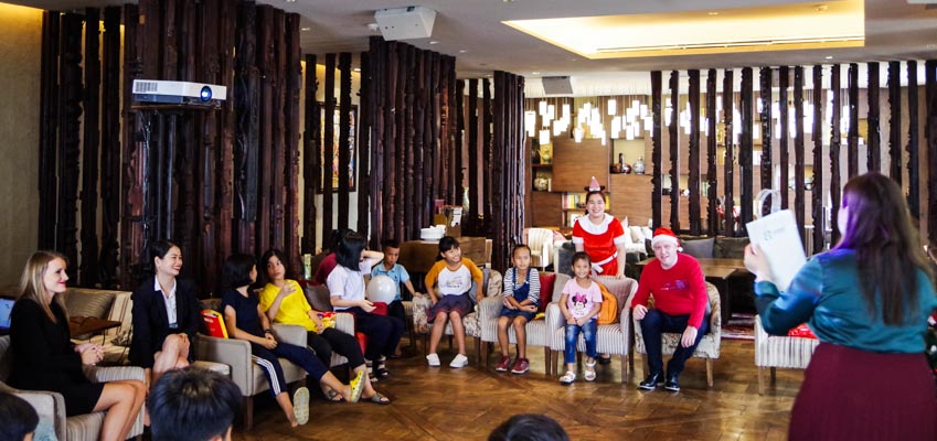 Hôtel des Arts Saigon tổ chức ngày hội Giáng Sinh cho các bé từ tổ ấm Smile Group -2
